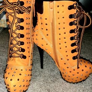 Women's boots size 7.5